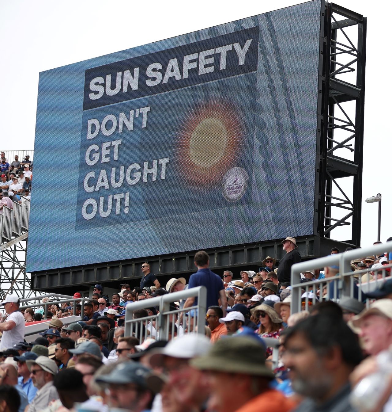 Old Trafford warns spectators to protect themselves from the UK heatwave, England vs India, 3rd ODI, Manchester, July 17, 2022