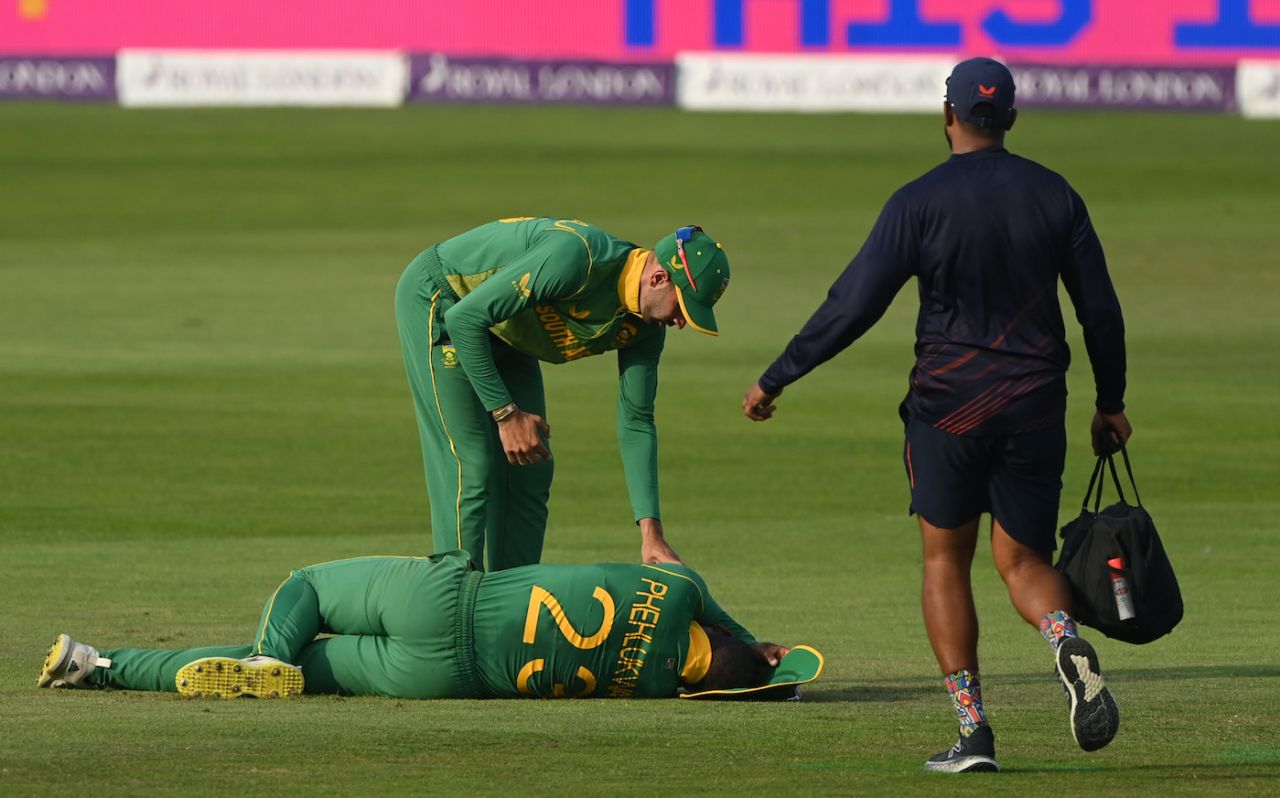 Andile Phehlukwayo and Keshav Maharaj collided which led to the former leaving the field, England vs South Africa, 1st ODI, Chester-le-Street, July 19, 2022
