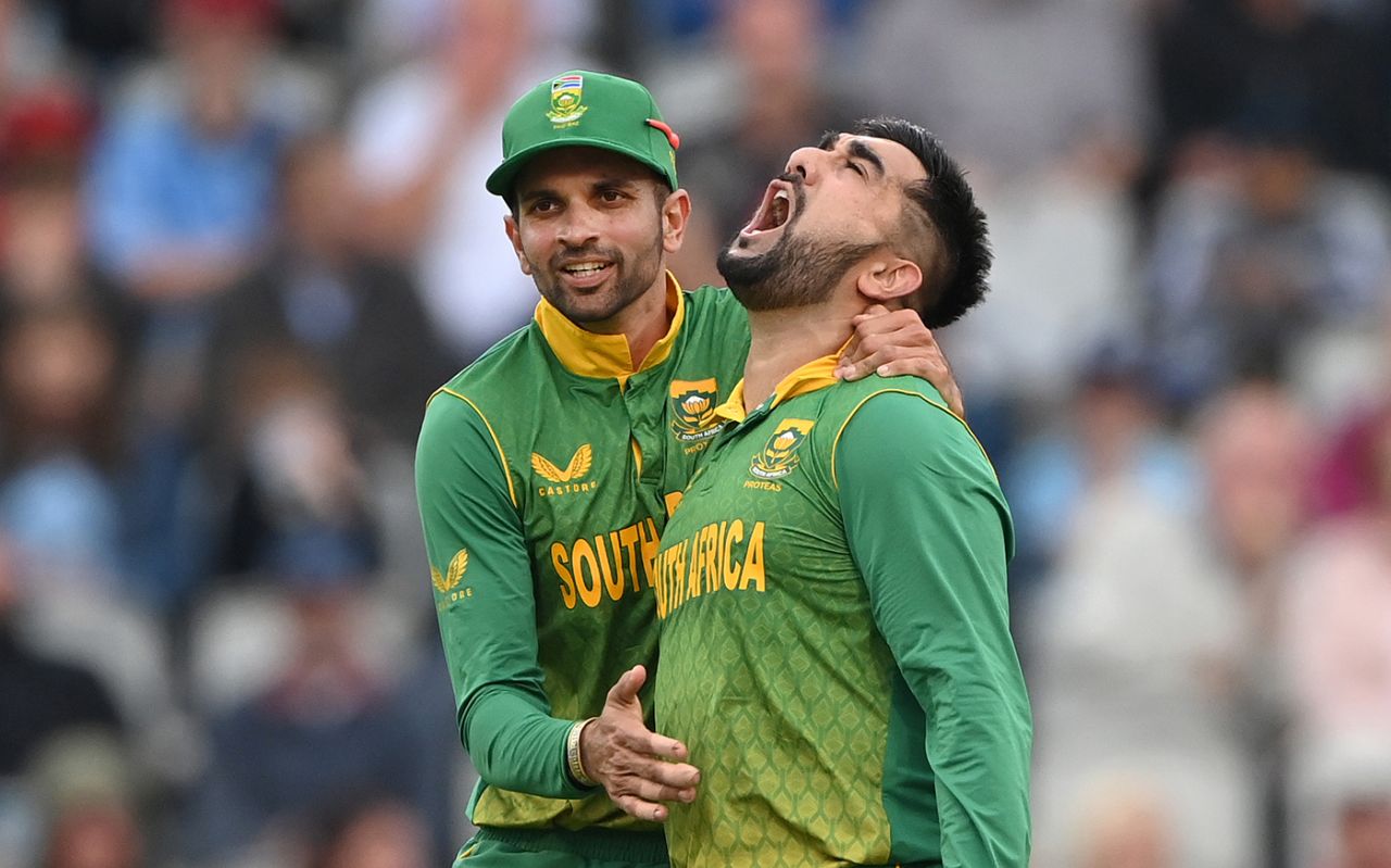 Tabraiz Shamsi roars in celebration with Keshav Maharaj, England vs South Africa, 2nd ODI, Old Trafford, July 22, 2022