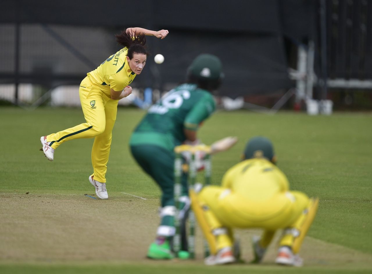 Megan Schutt sends down a delivery, Australia vs Pakistan, 5th T20I, Ireland Tri-Nation Women's T20I series, Bready, July 23, 2022