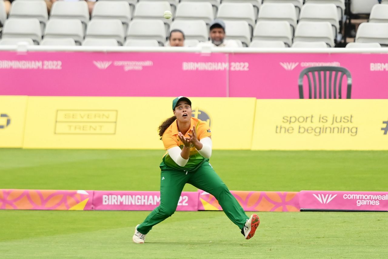 Chloe Tryon gets under the ball to get rid of Sophie Devine, New Zealand vs South Africa, Commonwealth Games, Birmingham, July 30, 2022
