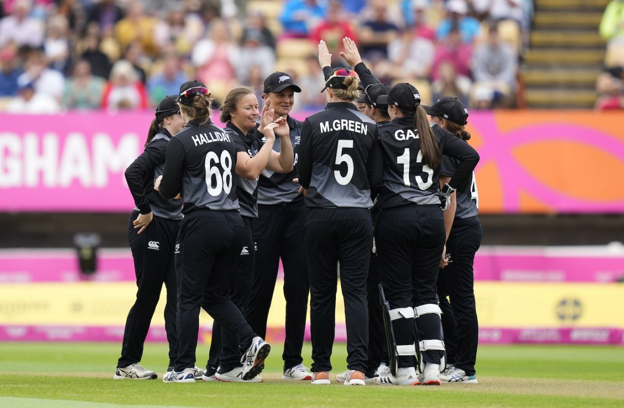 Hayley Jensen sent back Anneke Bosch in the second over, New Zealand vs South Africa, Commonwealth Games, Birmingham, July 30, 2022