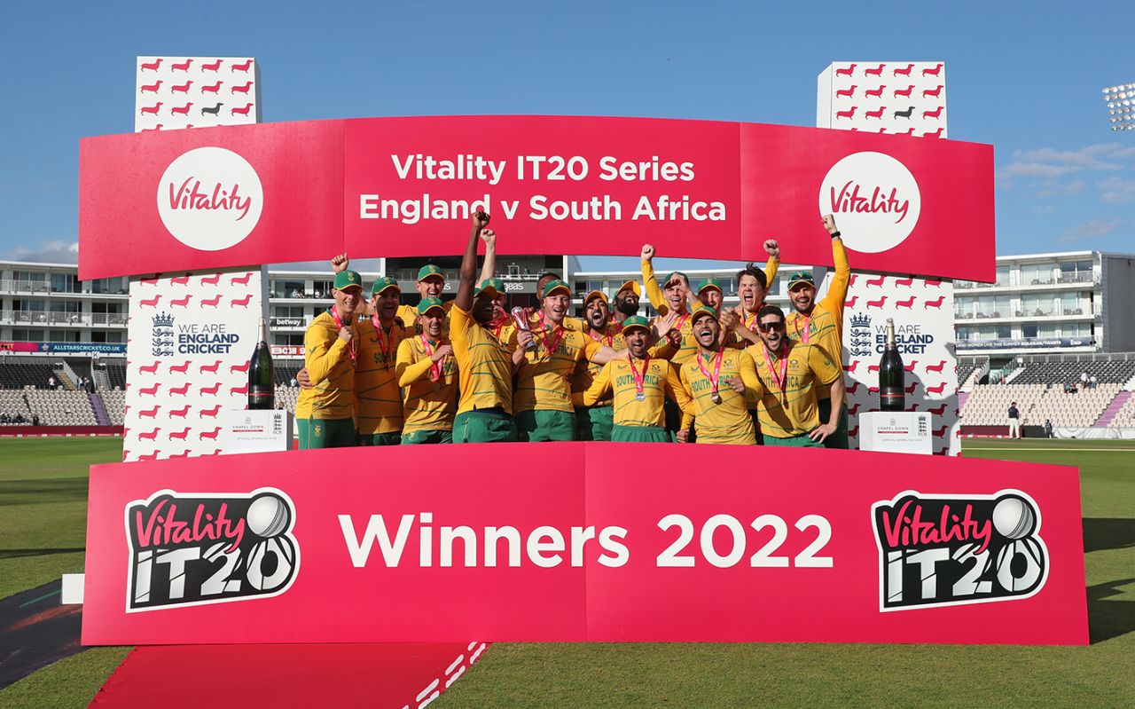South Africa celebrate with the series trophy, England vs South Africa, 3rd T20I, Southampton, July 31, 2022