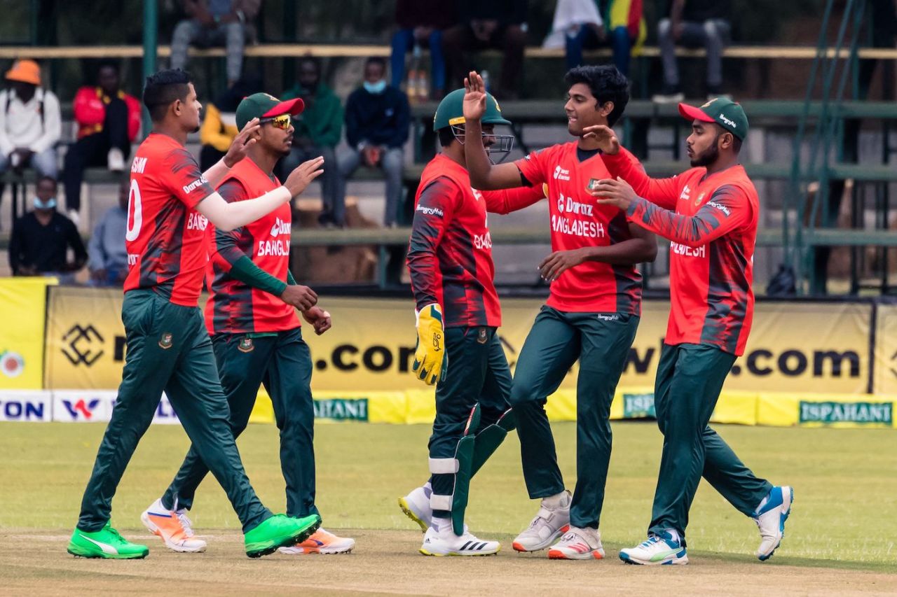 Bangladesh's players celebrate a wicket, Zimbabwe vs Bangladesh, 3rd T20I, Harare, August 2, 2022