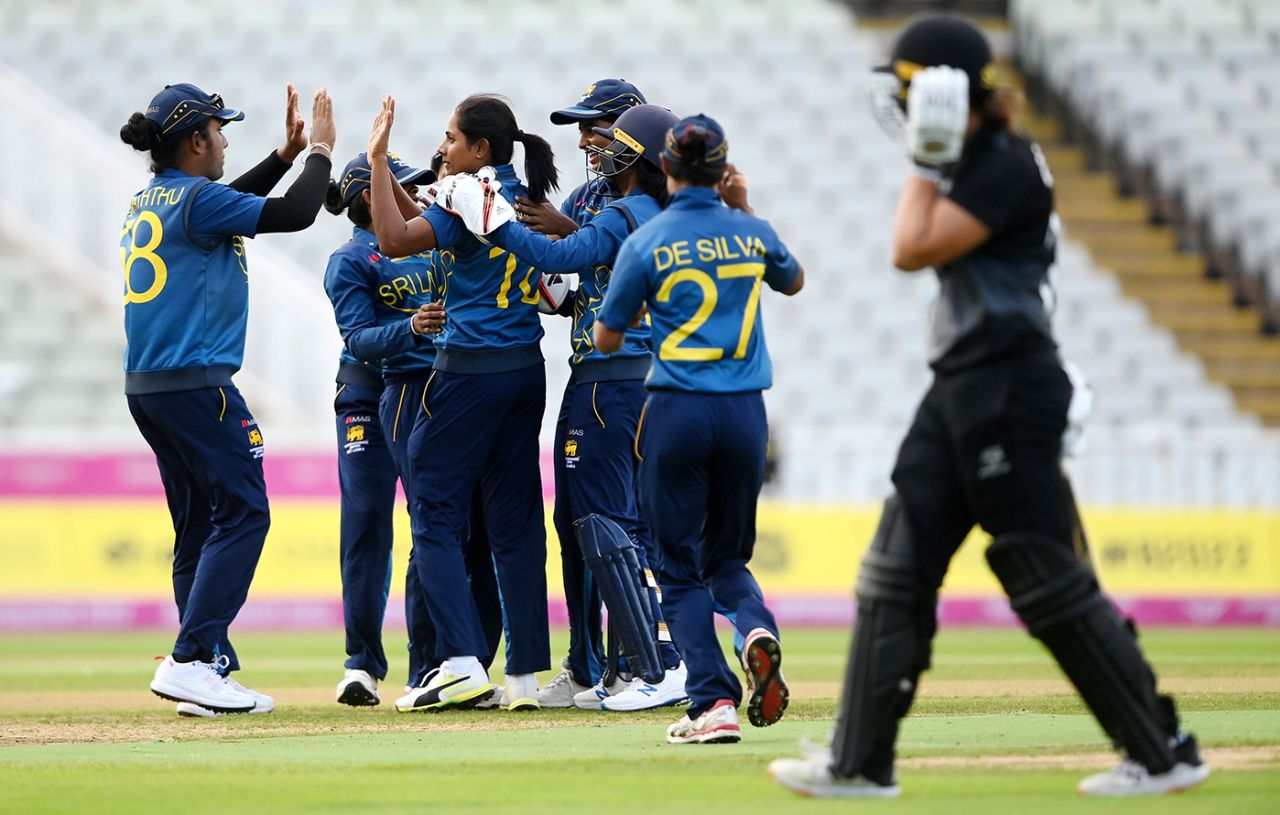 Inoka Ranaweera celebrates with teammates after taking the wicket of Amelia Kerr, Sri Lanka vs New Zealand, Commonwealth Games 2022, Birmingham, August 2, 2022