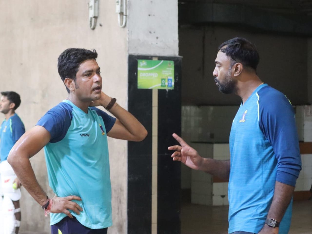Laxmi Ratan Shukla and Saurasish Lahiri have a chat during Bengal's pre-season preparation, August 3, 2022