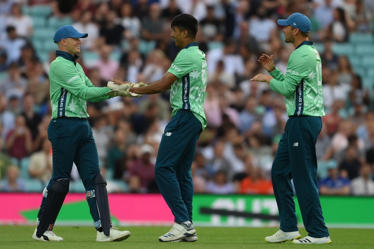 Mohammad Hasnain celebrates with his team-mates, London Spirit vs Oval Invincibles, Men's Hundred, London, August 4, 2022