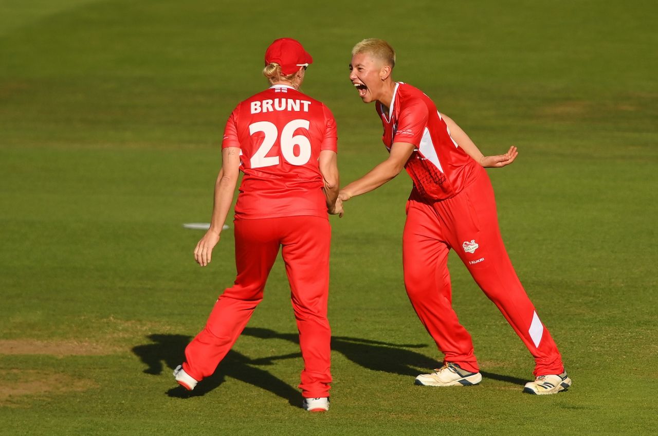 Katherine Brunt and Issy Wong both dealt early blows to New Zealand, England Women vs New Zealand Women, Commonwealth Games, Group B, Birmingham, August 4, 2022