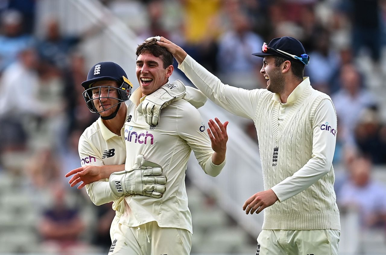 Dan Lawrence celebrates his first Test wicket with Dom Sibley and James Bracey, England vs New Zealand, 2nd Test, Birmingham, 2nd day, June 11, 2021
