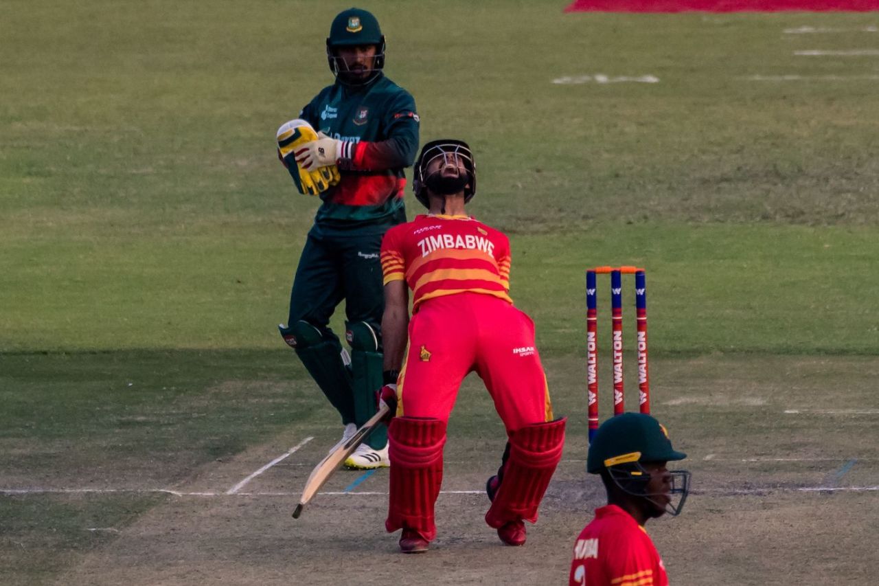 Sikandar Raza finished the job with a six, Zimbabwe vs Bangladesh, 1st ODI, Harare, August 5, 2022