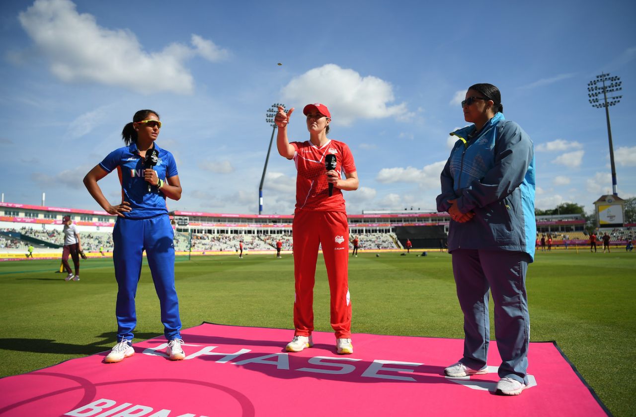 Nat Sciver and Harmanpreet Kaur at the toss; India won the toss and opted to bat, England vs India, 1st semi-final, Commonwealth Games, Birmingham, August 6, 2022