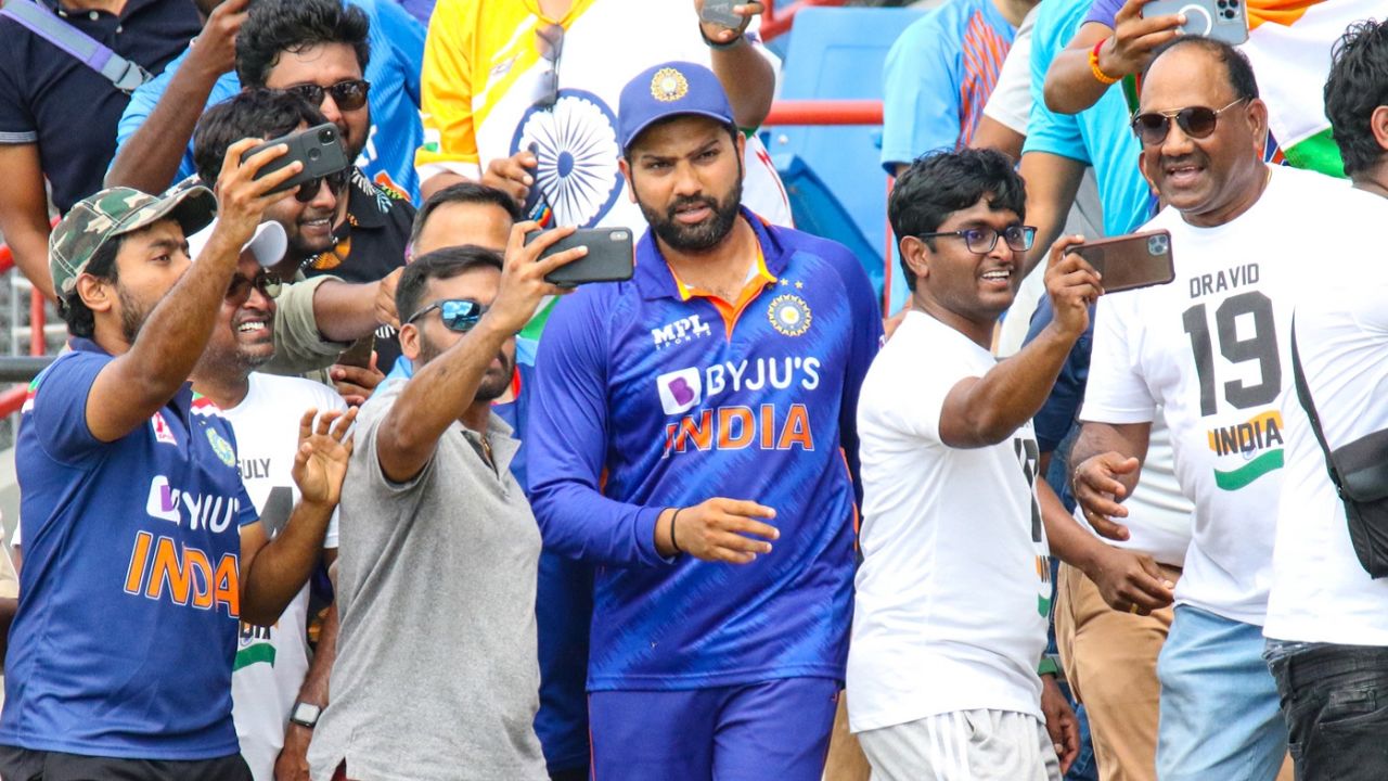 Rohit Sharma had a fun time with the fans after the match, West Indies vs India, 4th T20I, Lauderhill, August 6, 2022