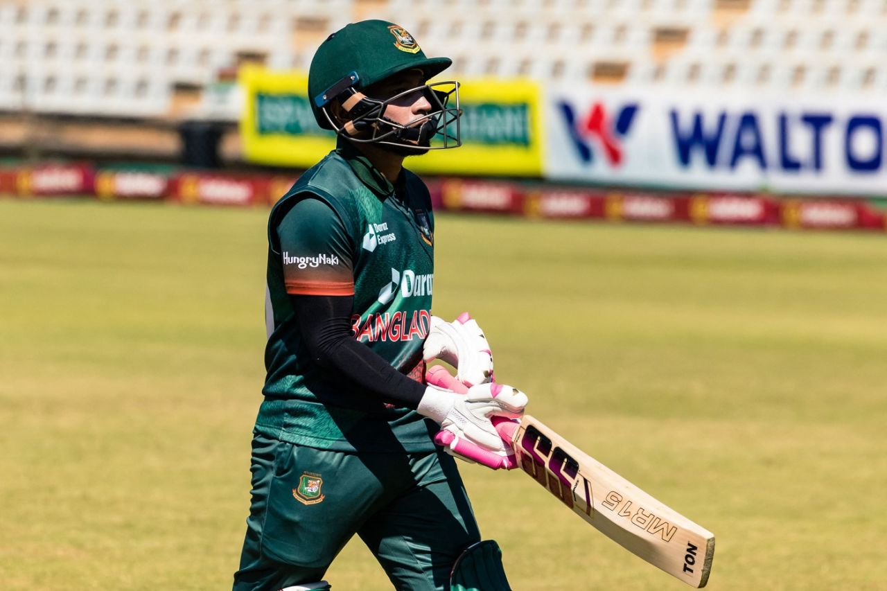 Mushfiqur Rahim walks back after falling for 25, Zimbabwe vs Bangladesh, 2nd ODI, Harare, August 7, 2022