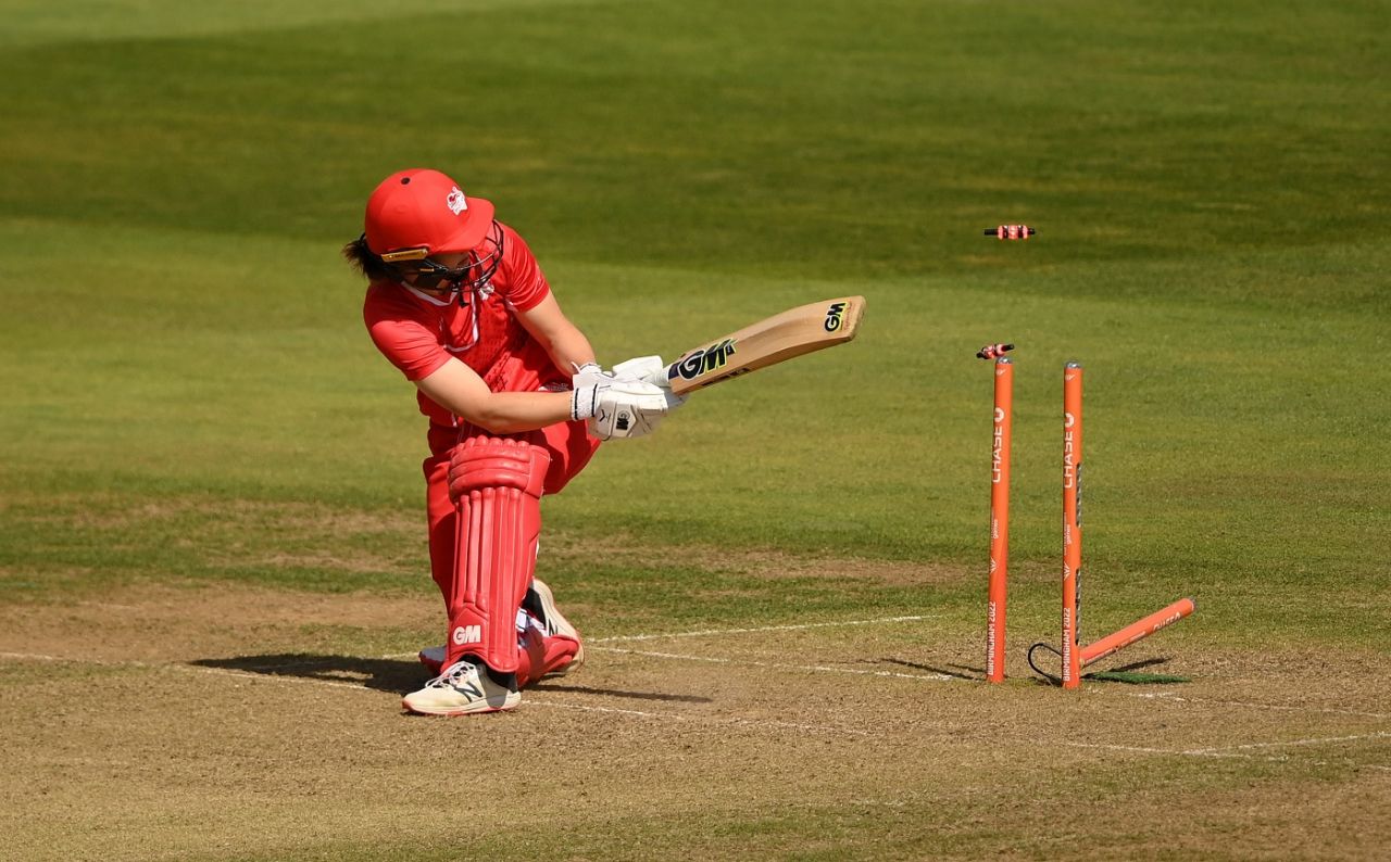 Amy Jones loses her middle stump, England vs New Zealand, Bronze-medal match, Commonwealth Games, Birmingham, August 7, 2022