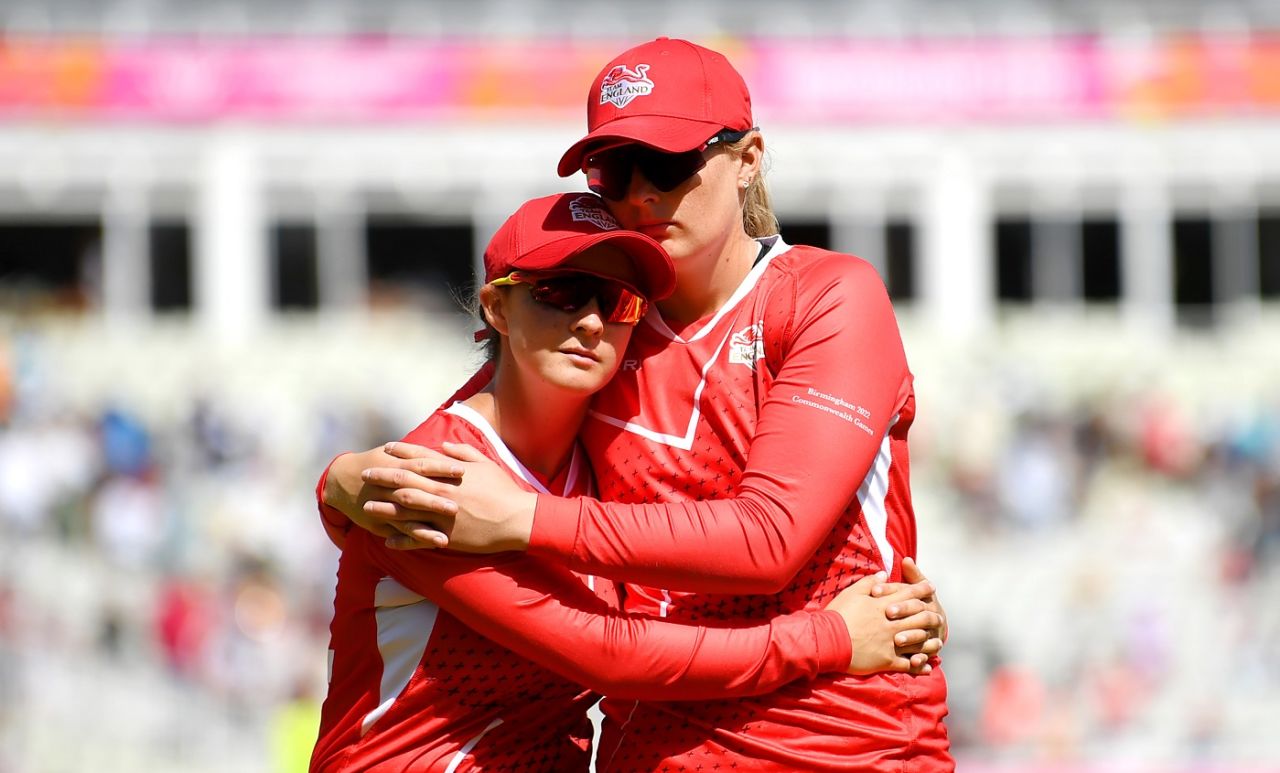 Alice Capsey and Sophie Ecclestone console each other, England vs New Zealand, Bronze-medal match, Commonwealth Games, Birmingham, August 7, 2022