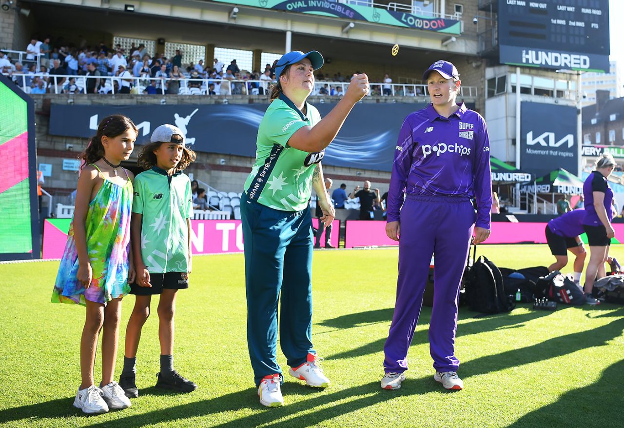 Dane van Niekerk tosses the coin, Oval Invincibles vs Northern Superchargers, Women's Hundred, Kia Oval, August 11, 2022
