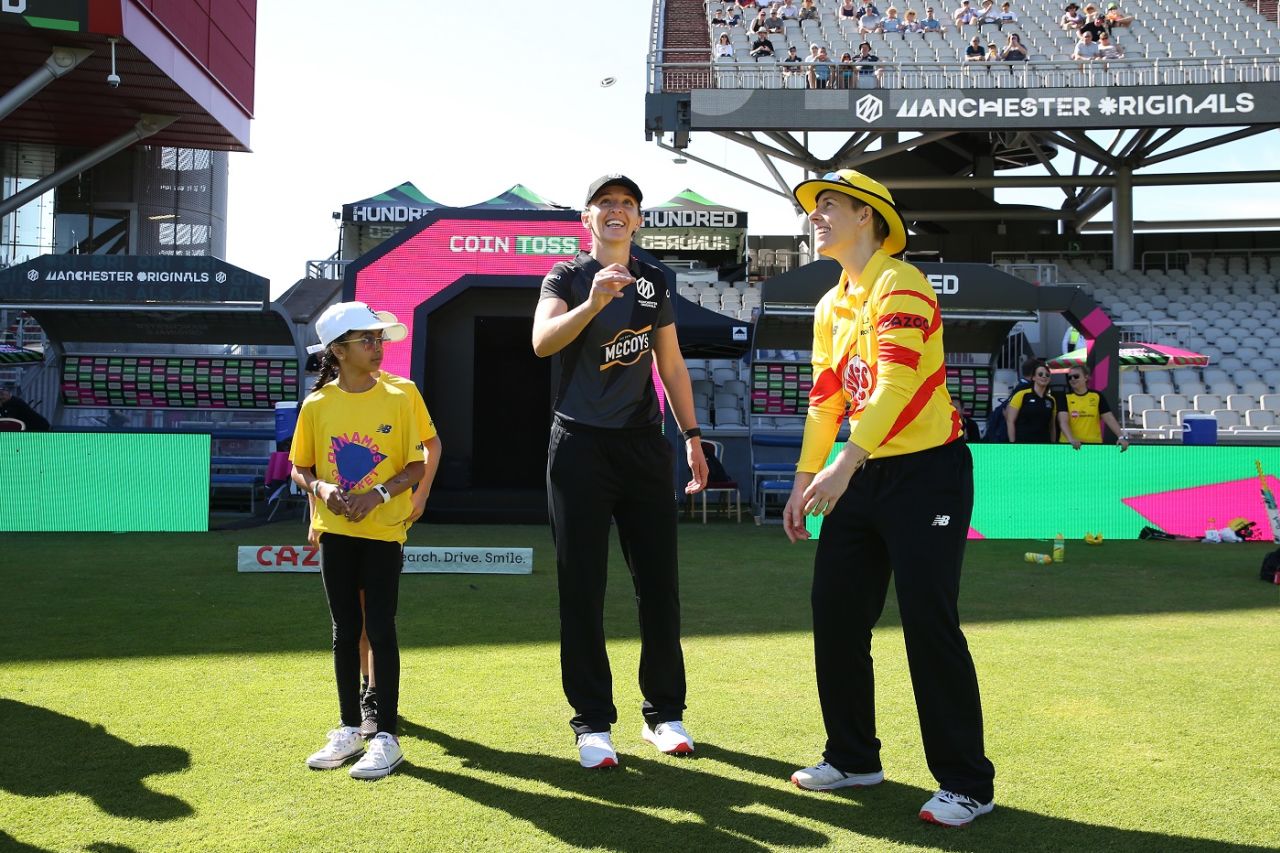 Kate Cross spins the coin as Elyse Villani, standing in for Nat Sciver, calls, Manchester Originals vs Trent Rockets, Women's Hundred 2022, Manchester, August 13, 2022