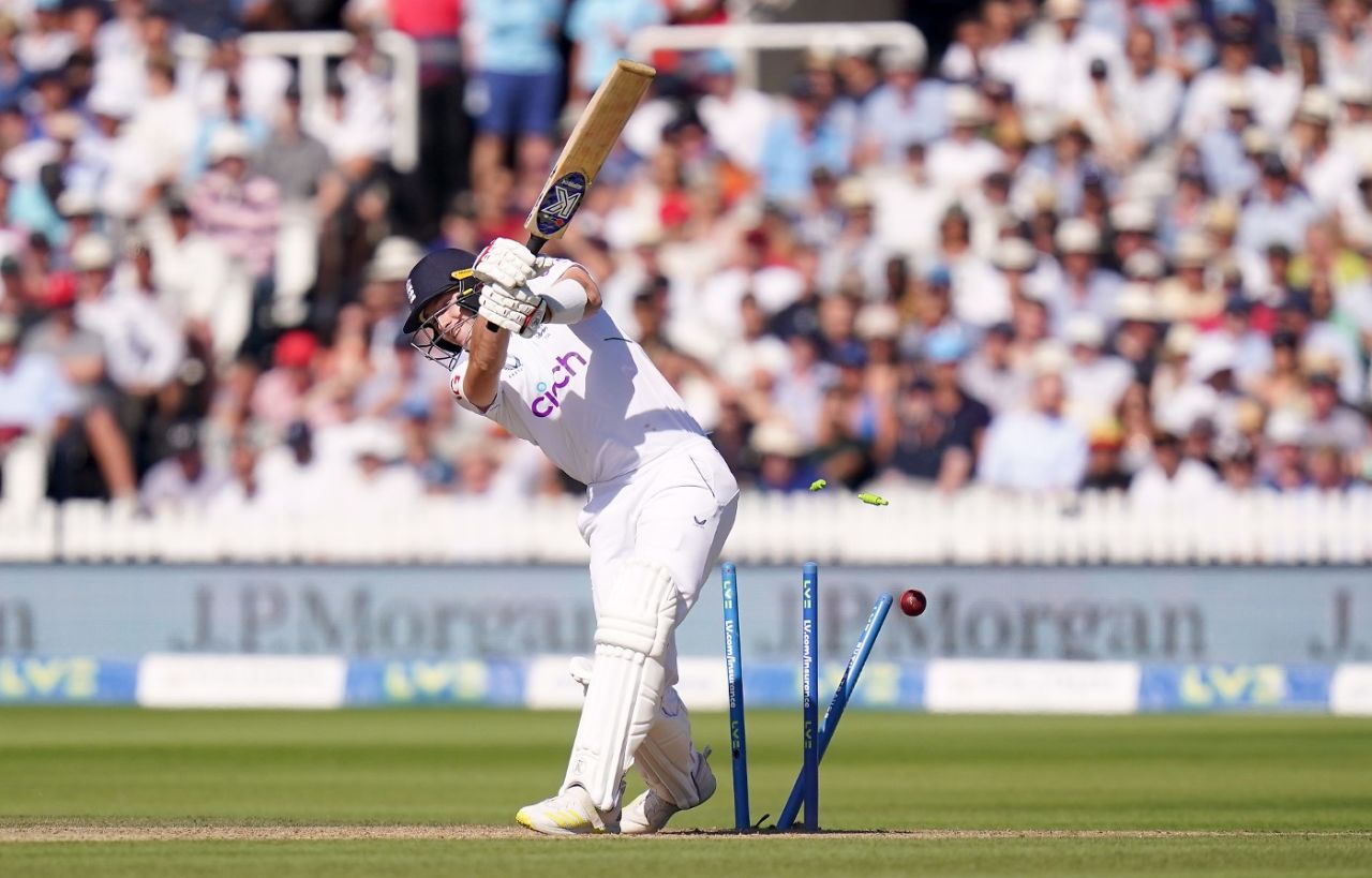 Matt Potts was bowled by Marco Jansen as South Africa closed in, England vs South Africa, 1st Test, Lord's, London, 3rd day, August 19, 2022