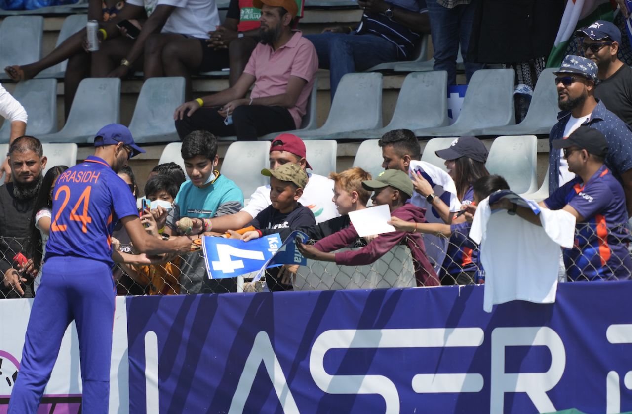 Prasidh Krishna takes a moment to oblige some autograph hunters, Zimbabwe vs India, 2nd ODI, Harare, August 20, 2022