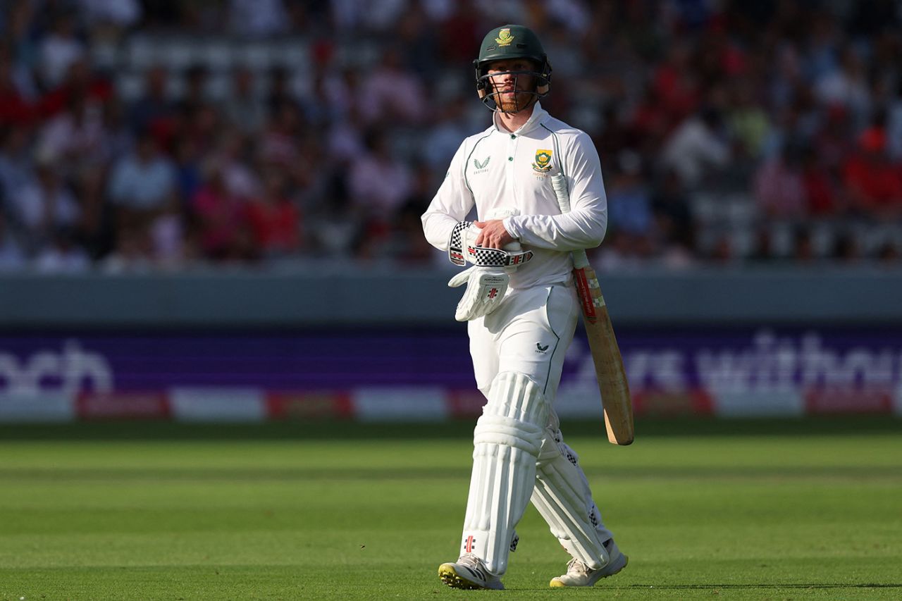 Kyle Verreynne walks back to the pavilion after losing his wicket, England vs South Africa, 1st LV= Insurance Test, Lord's, day 2, August 18, 2022