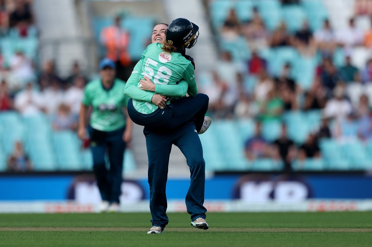Lauren Winfield-Hill and Mady Villiers combined well to dismiss Ellyse Perry, Oval Invincibles vs Birmingham Phoenix, the Hundred, The Oval, August 23, 2022