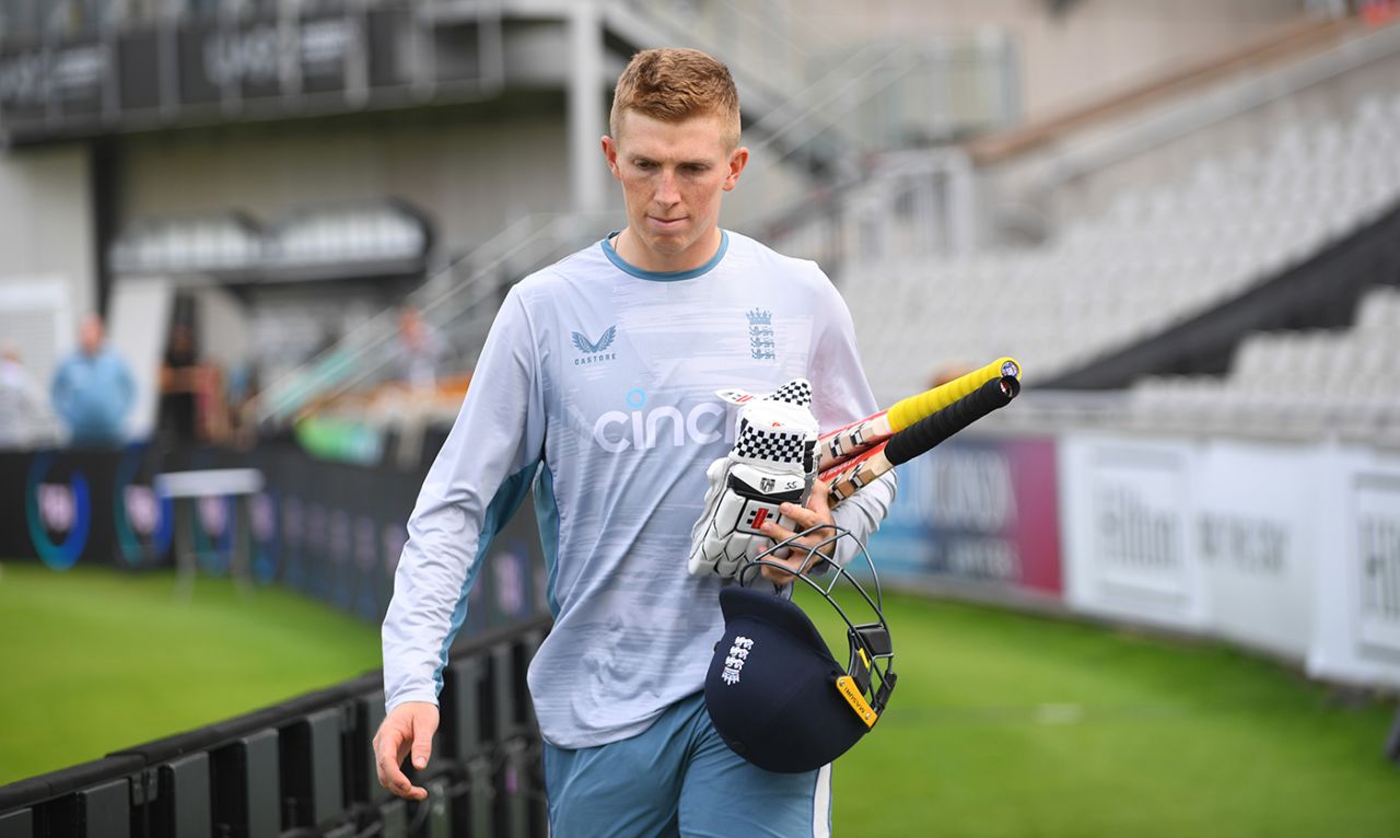 Zak Crawley heads for the nets, Old Trafford, August 23, 2022
