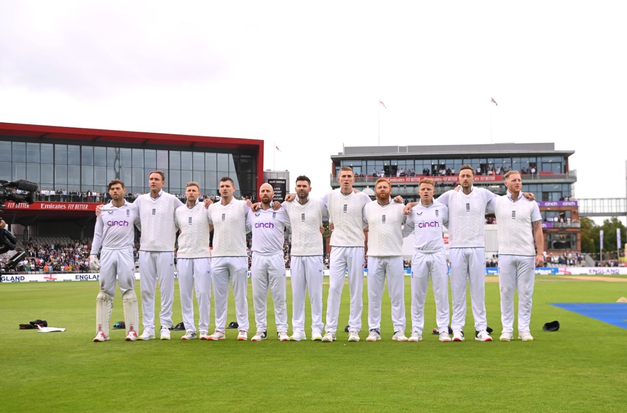 From left: Ben Foakes, Stuart Broad, Joe Root, Alex Lees, Jack Leach, James Anderson, Zak Crawley, Jonny Bairstow, Ollie Pope, Ollie Robinson, Ben Stokes), England vs South Africa, 2nd Test, Old Trafford, 1st day, August 25, 2022