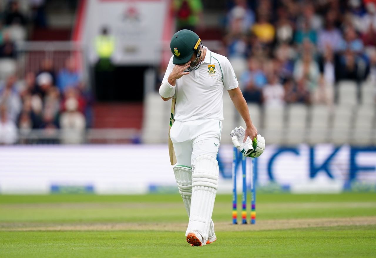 Dean Elgar walks back dejected after being set up and dismissed by Stuart Broad, England vs South Africa, 2nd Test, Old Trafford, 1st day, August 25, 2022