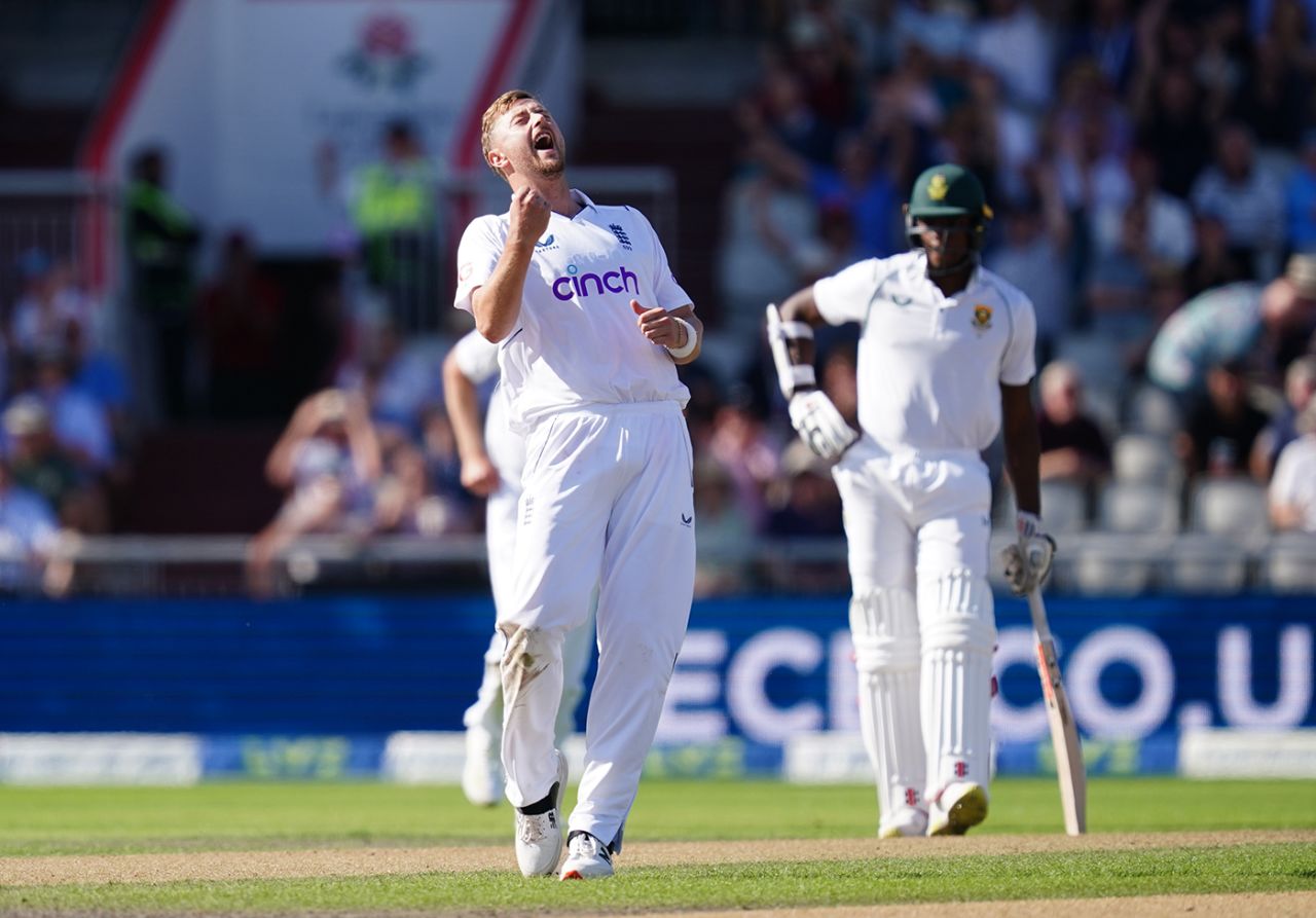 Ollie Robinson roars after striking with the first ball after tea, England vs South Africa, 2nd Test, Old Trafford, 1st day, August 25, 2022