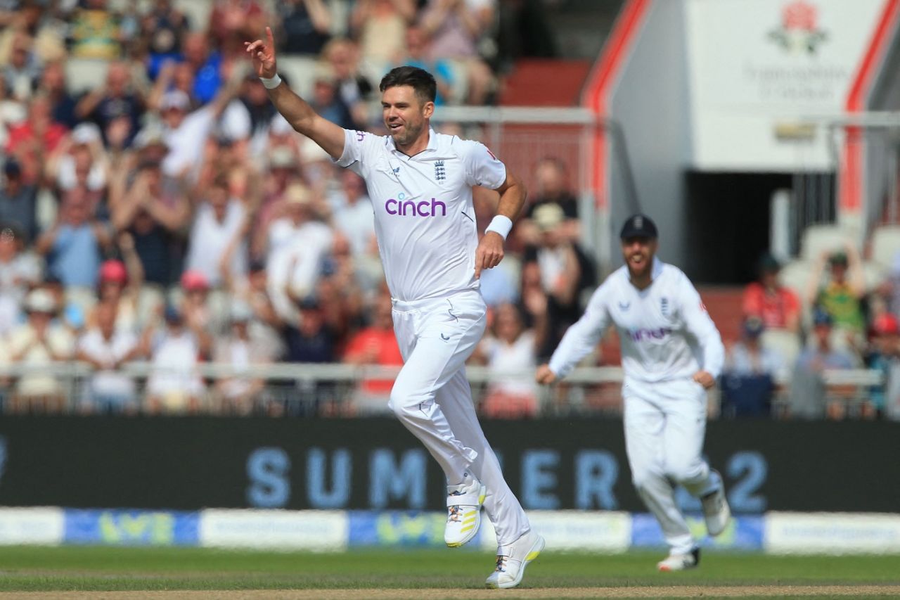James Anderson removed Dean Elgar early on the third day, England vs South Africa, 2nd Test, Manchester, 3rd day, August 27, 2022