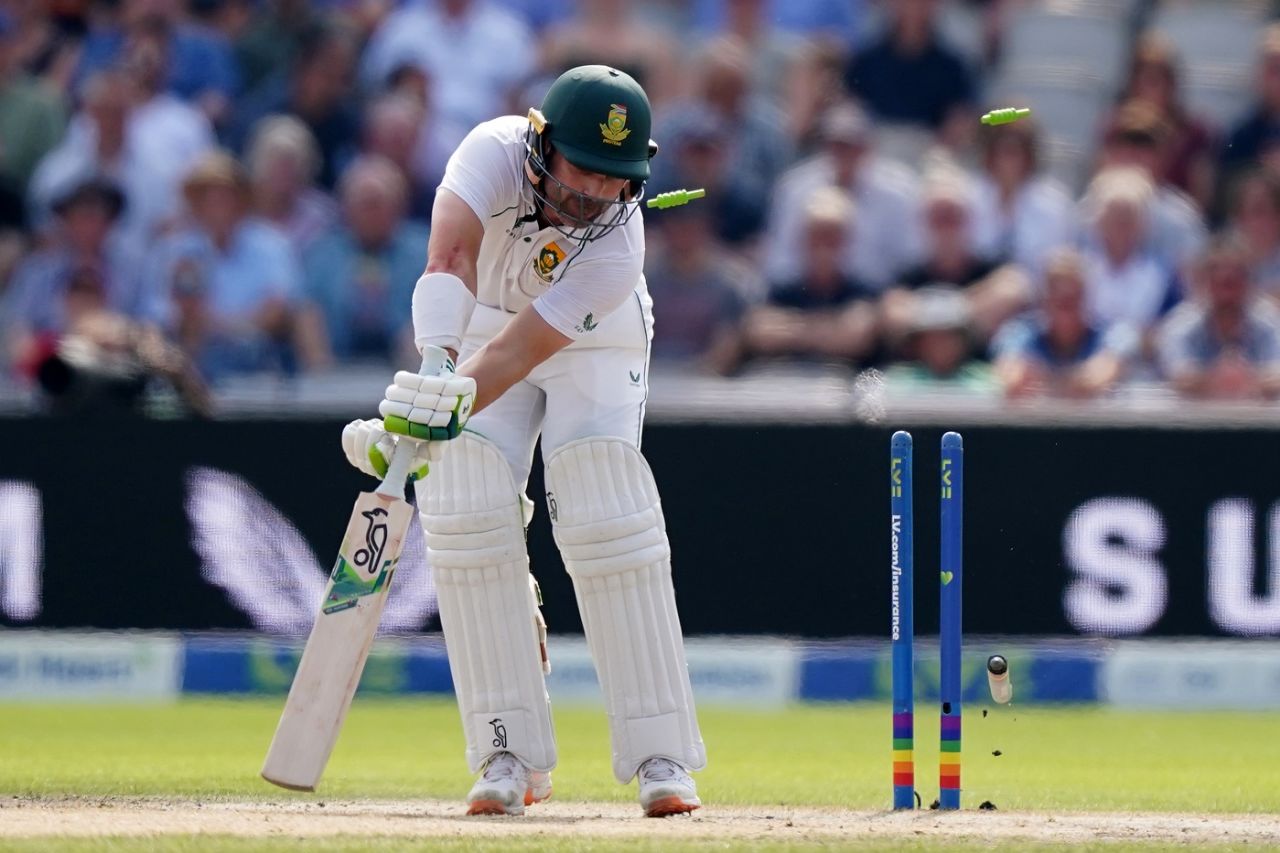 Dean Elgar was cleaned up neck and crop by James Anderson, England vs South Africa, 2nd Test, Manchester, 3rd day, August 27, 2022