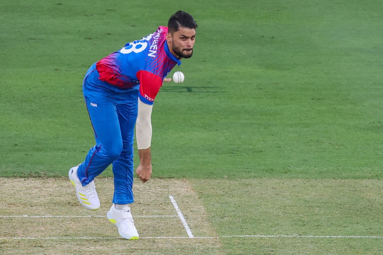 Naveen-ul-Haq in action, Afghanistan vs Sri Lanka, Group B, Asia Cup 2022, Dubai, August 27, 2022
