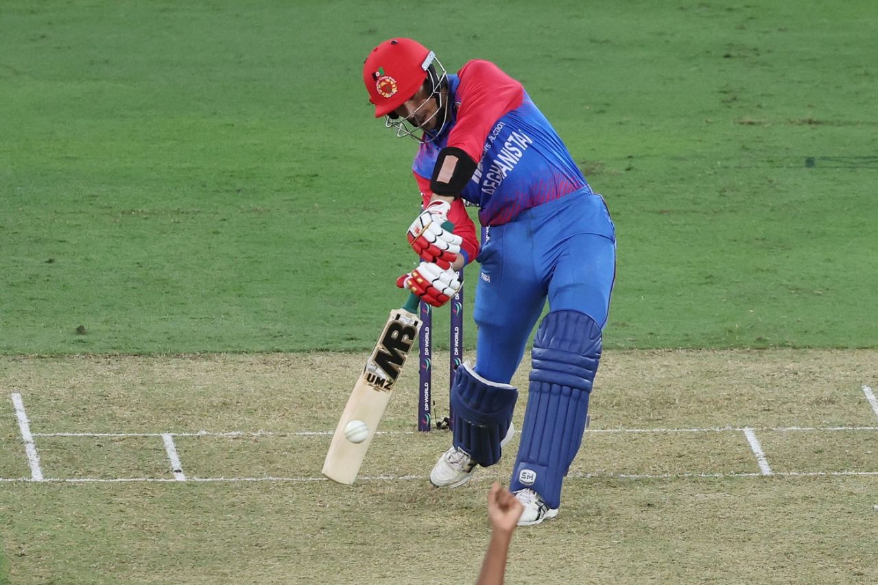 Rahmanullah Gurbaz punches one away, Afghanistan vs Sri Lanka, Group B, Asia Cup 2022, Dubai, August 27, 2022