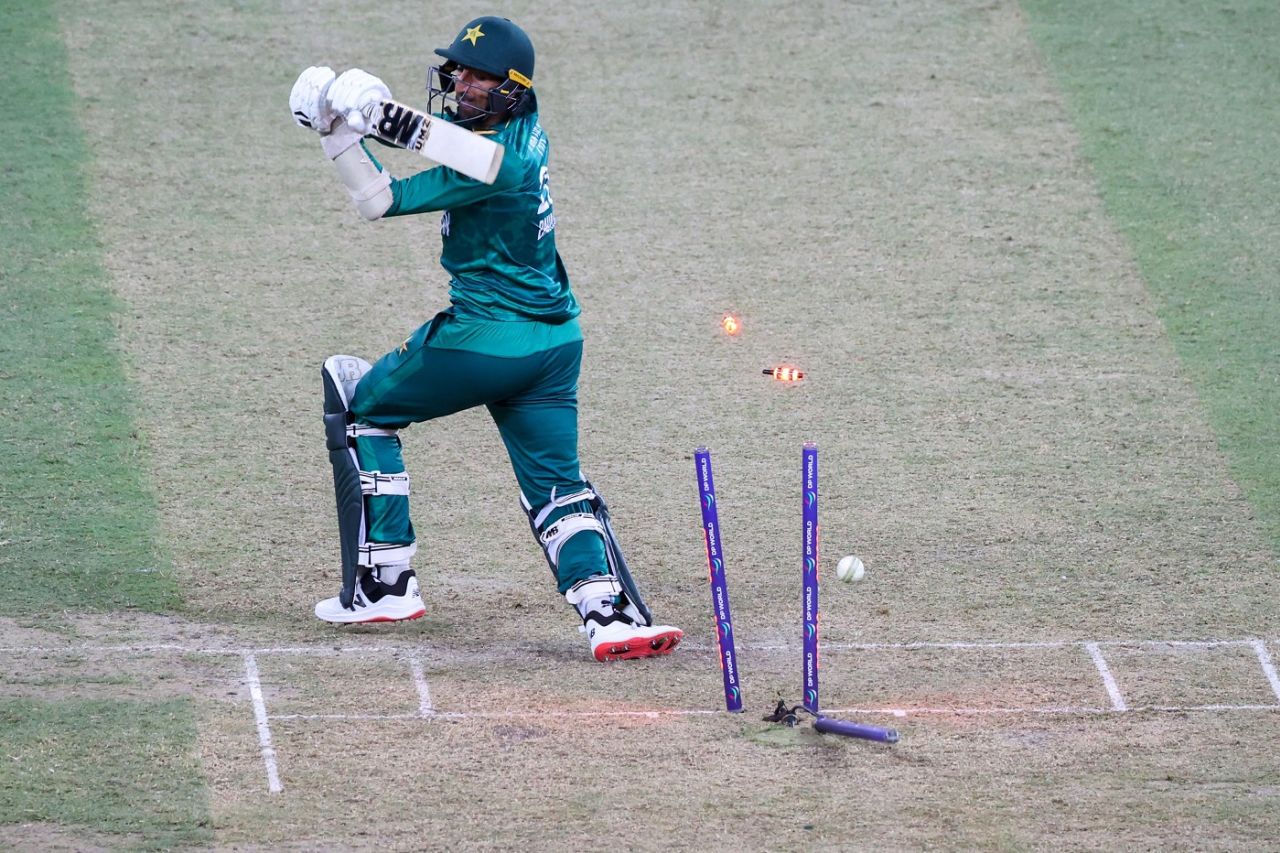 Shahnawaz Dahani is bowled, India vs Pakistan, Asia Cup, Dubai, August 28, 2022