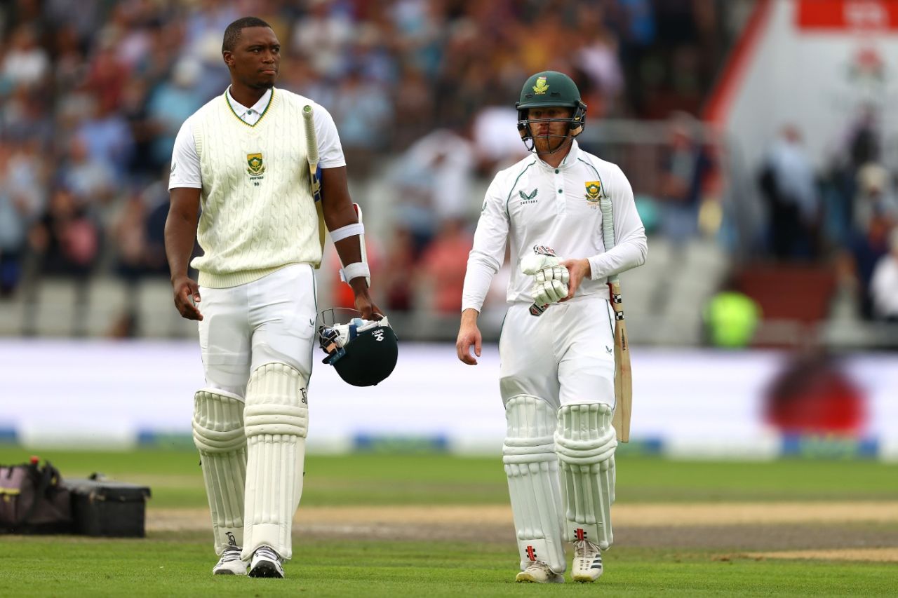 Lungi Ngidi and Kyle Verreynne leave the field at the end of the second Test, England vs South Africa, 2nd Test, Old Trafford, 3rd day, August 27, 2022