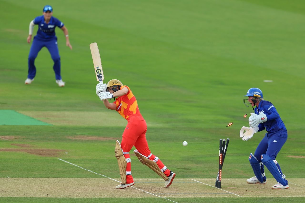 Amy Jones was castled by Megan Schutt for 5, London Spirit vs Birmingham Phoenix, Women's Hundred, London, August 30, 2022