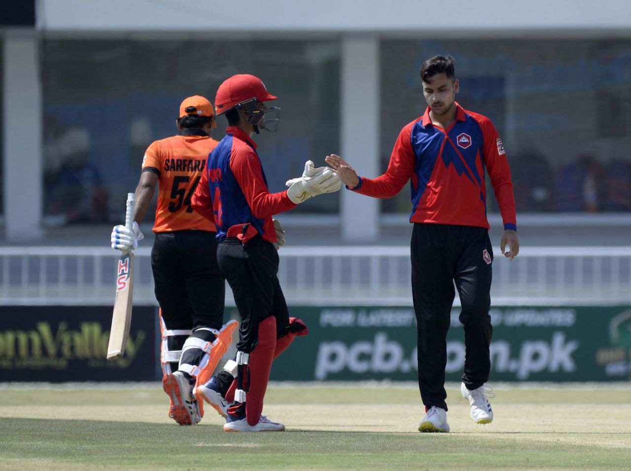 Mehran Mumtaz celebrates with Umair Masood after dismissing Sarfaraz Ahmed, Sindh vs Northern, National T20 Cup, Rawalpindi, August 31, 2022