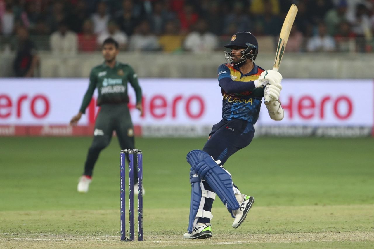 Dasun Shanaka plays the pull shot, Bangladesh vs Sri Lanka, Men's T20 Asia Cup, Dubai, September 1, 2022