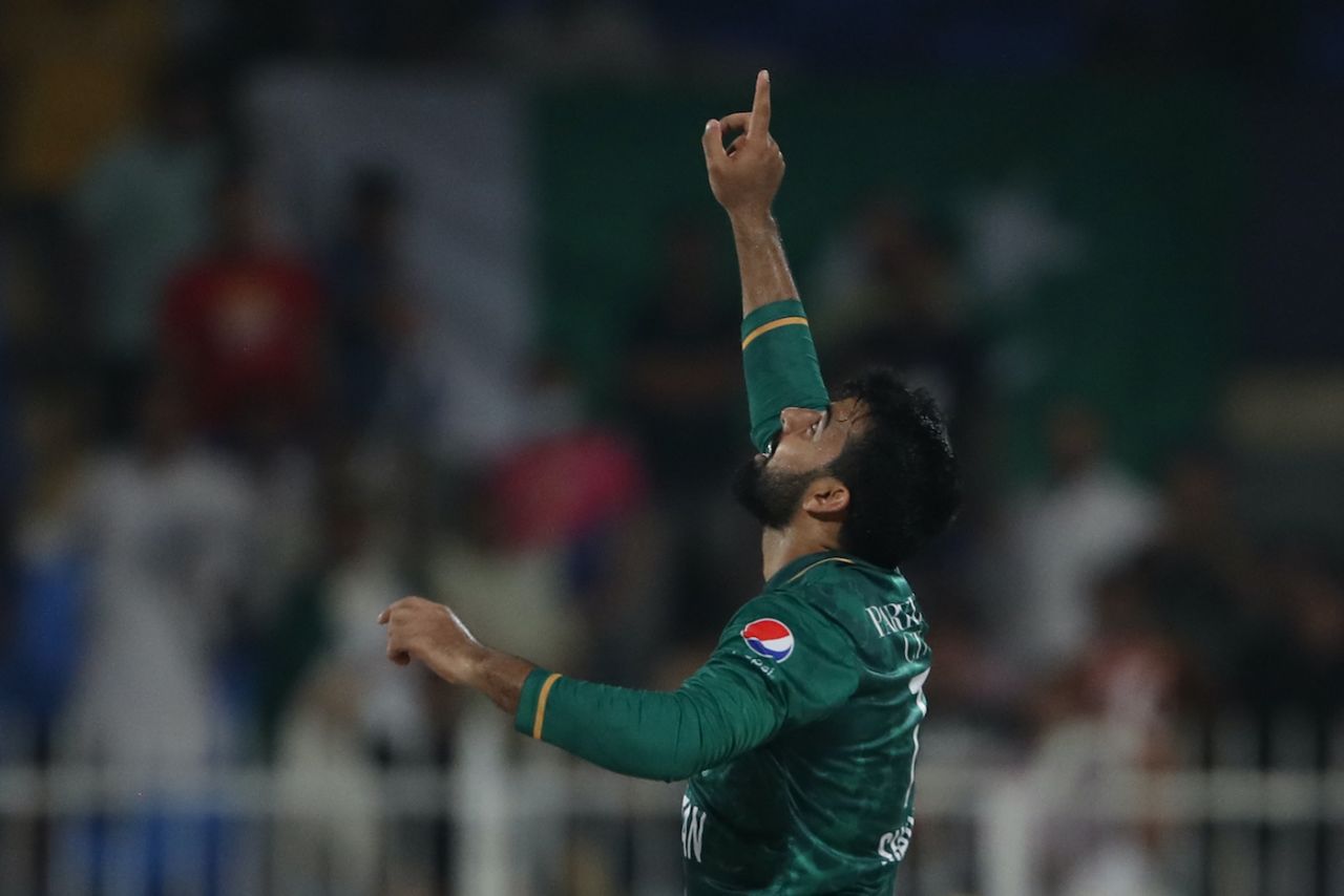 Shadab Khan removed Aizaz Khan in his first over, Hong Kong vs Pakistan, Men's T20 Asia Cup, Sharjah, September 2, 2022