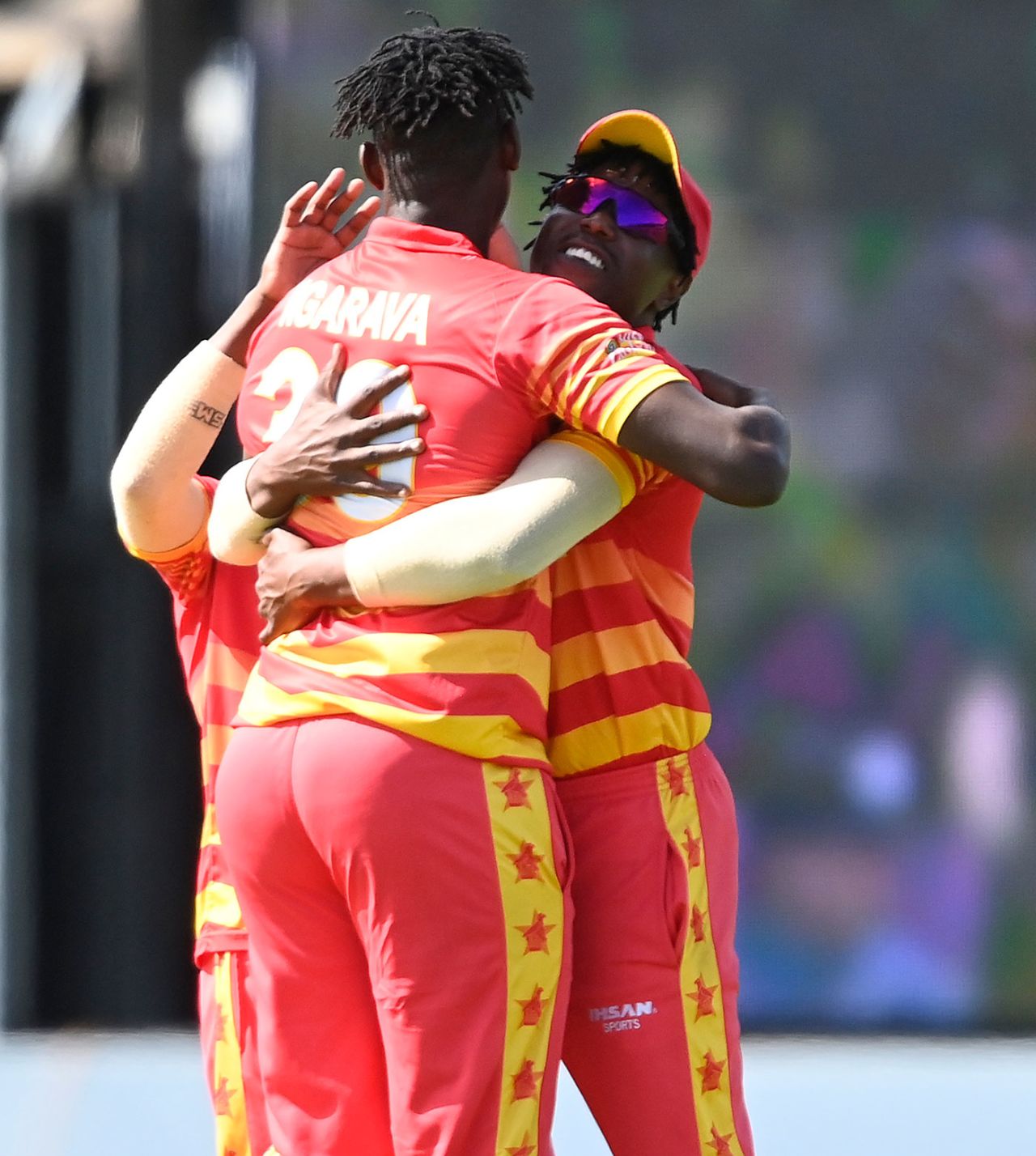 Richard Ngarava celebrates getting Aaron Finch for the third time, Australia vs Zimbabwe, 3rd ODI, Townsville, September 3, 2022
