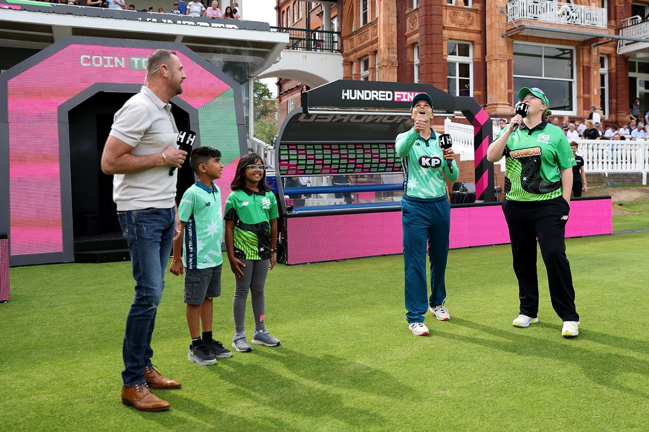 Suzie Bates tosses the coin as Anya Shrubsole and Simon Doull look on, Oval Invincibles vs Southern Brave, Women's Hundred final, Lord's, September 3, 2022