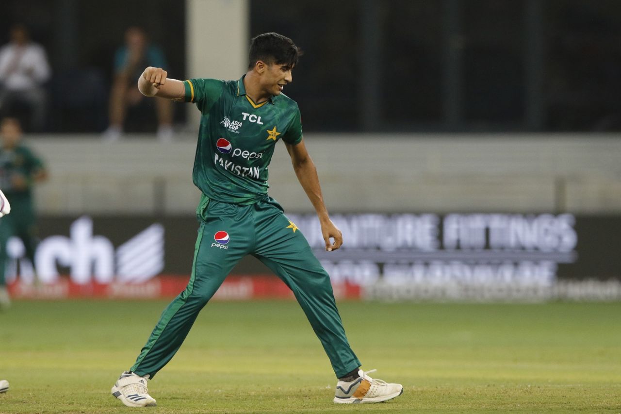 Mohammad Hasnain is all smiles after getting rid of Hardik Pandya for a duck, India vs Pakistan, Asia Cup, Dubai, September 4, 2022