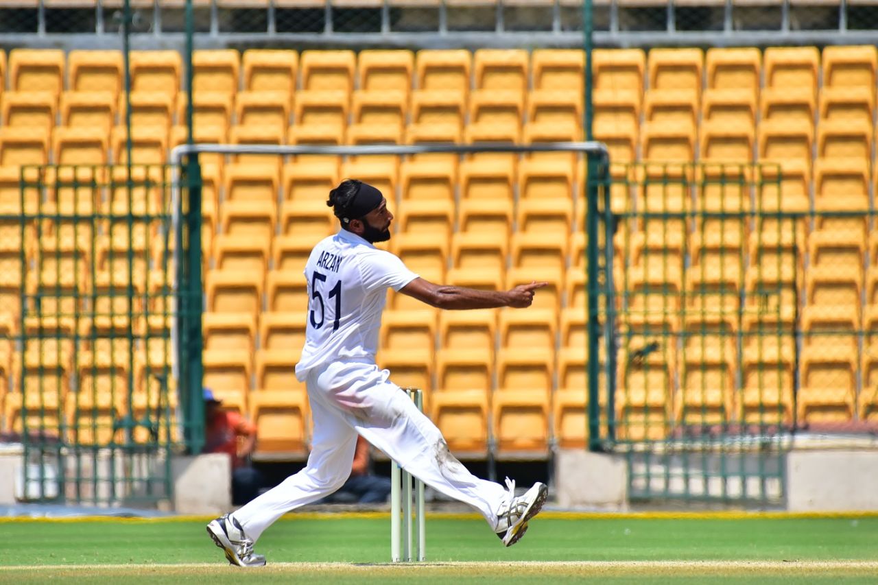 Arzan Nagwaswalla pictured in his delivery stride, India A vs New Zealand A, 1st unofficial Test, 4th day, Bengaluru, September 4, 2022