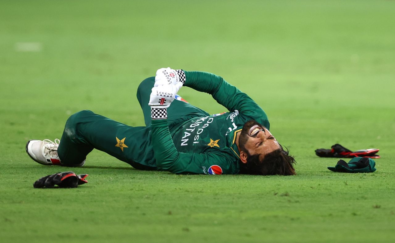 Mohammad Rizwan grimaces in pain after hurting himself, India vs Pakistan, Asia Cup, Dubai, September 4, 2022