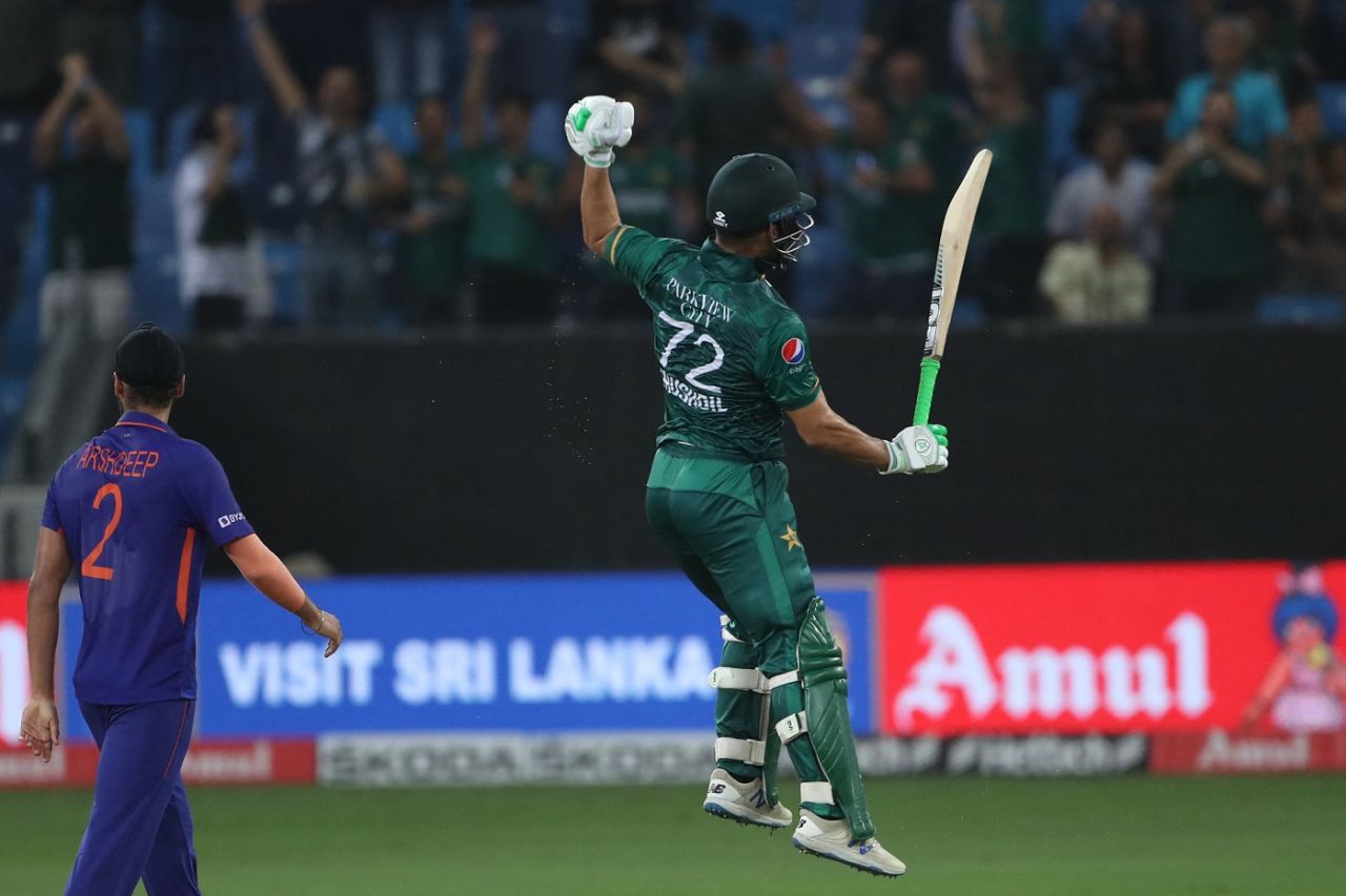 Khushdil Shah jumps with joy after Pakistan clinched a classic, India vs Pakistan, Asia Cup, Dubai, September 4, 2022