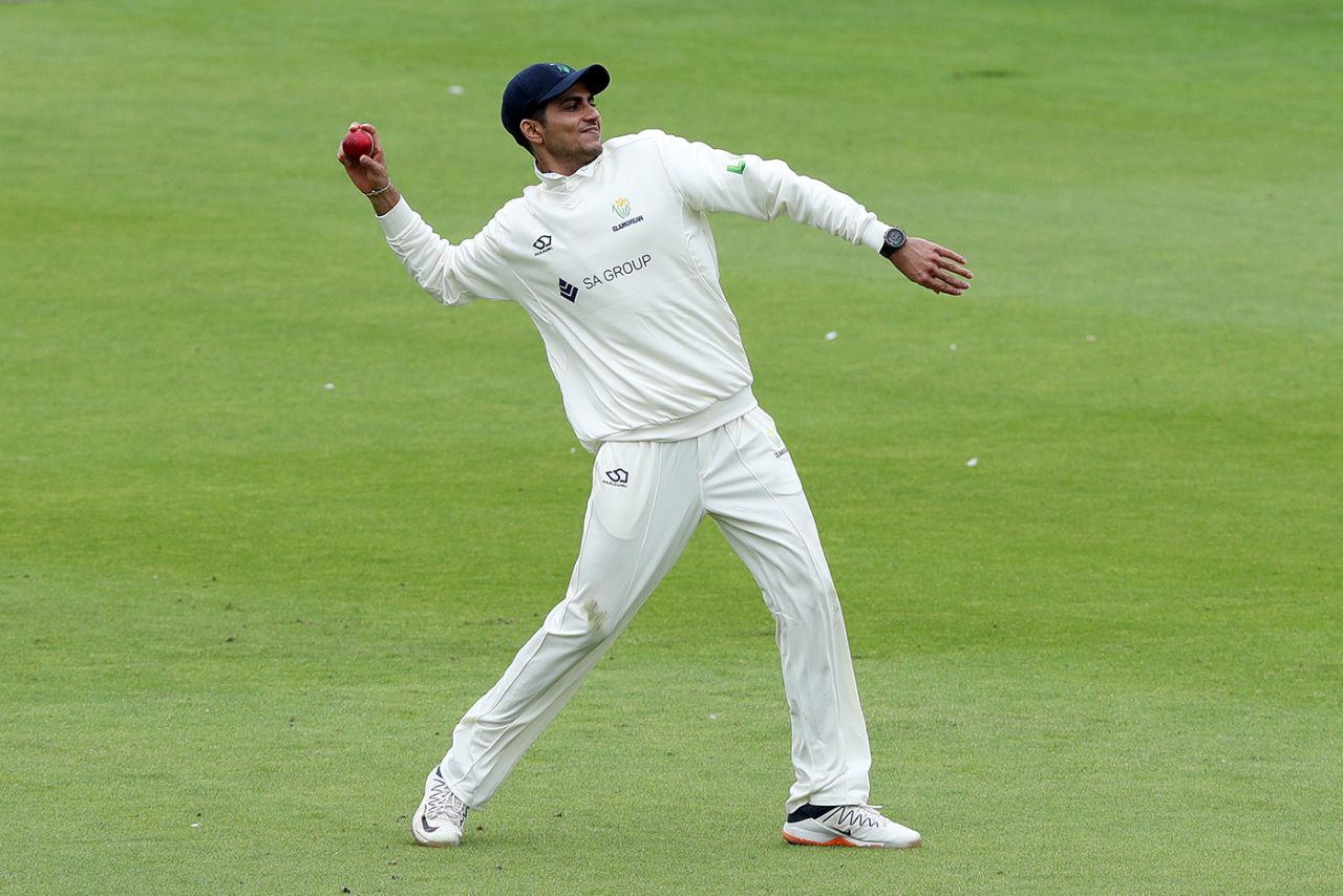 Shubman Gill throws the ball in from the field, LV= Insurance County Championship, Division Two, Glamorgan vs Worcestershire, Sophia Gardens, September 05, 2022