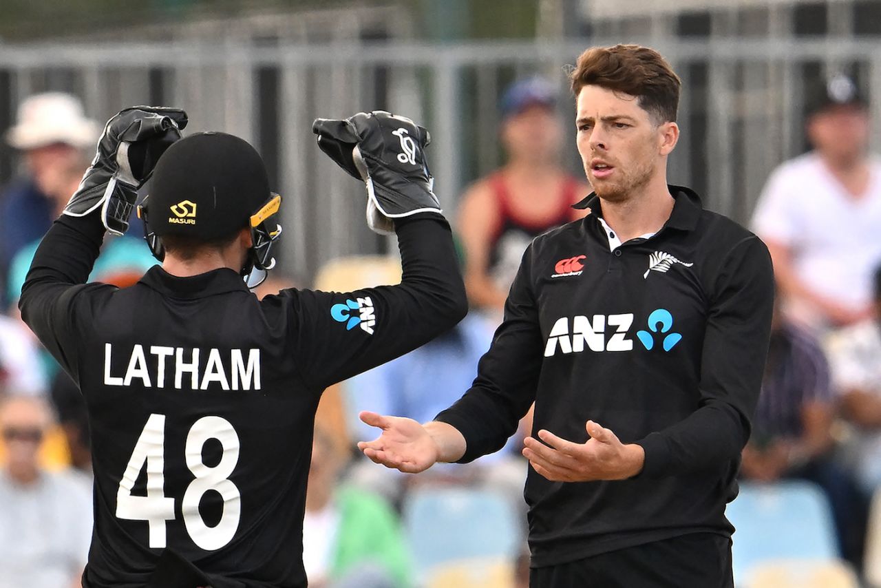 Mitchell Santner and Tom Latham get together to celebrate Alex Carey's wicket, Australia vs New Zealand, 2nd ODI, Cairns, September 8, 2022