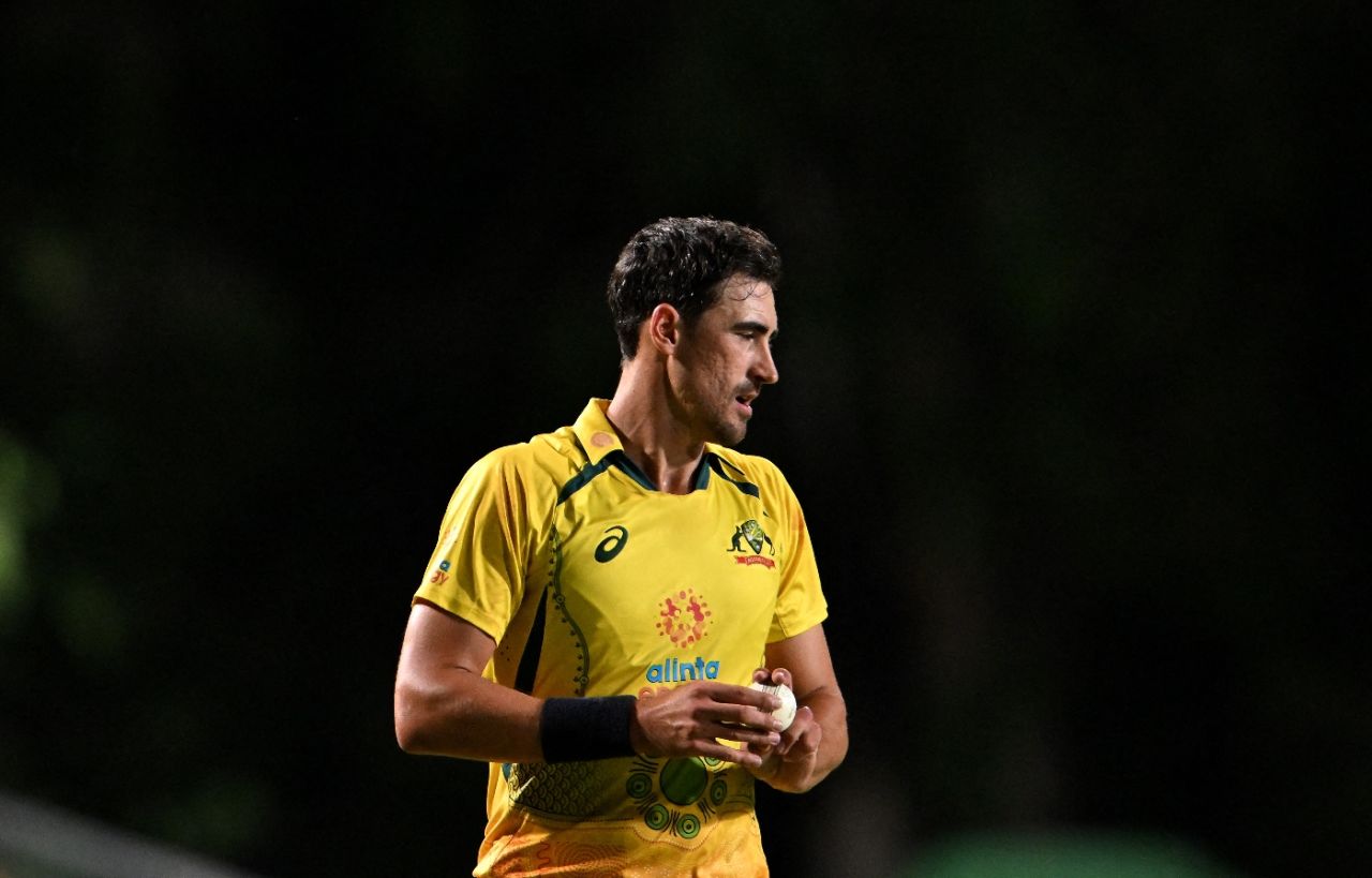 Mitchell Starc gets ready to bowl, Australia vs New Zealand, 2nd ODI, Cairns, September 8, 2022