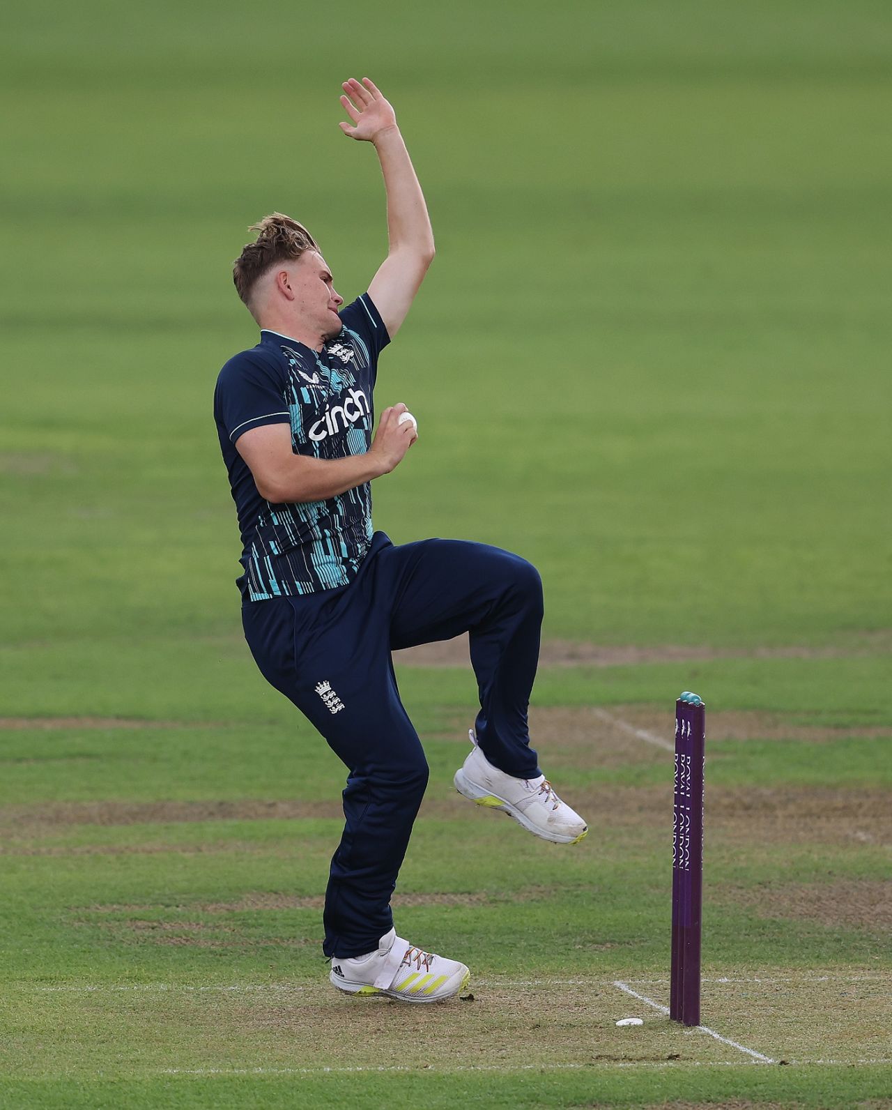Thomas Aspinwall bowls, England U-19 vs Sri Lanka U-19, 2nd Youth ODI, Worcester, September 8, 2022