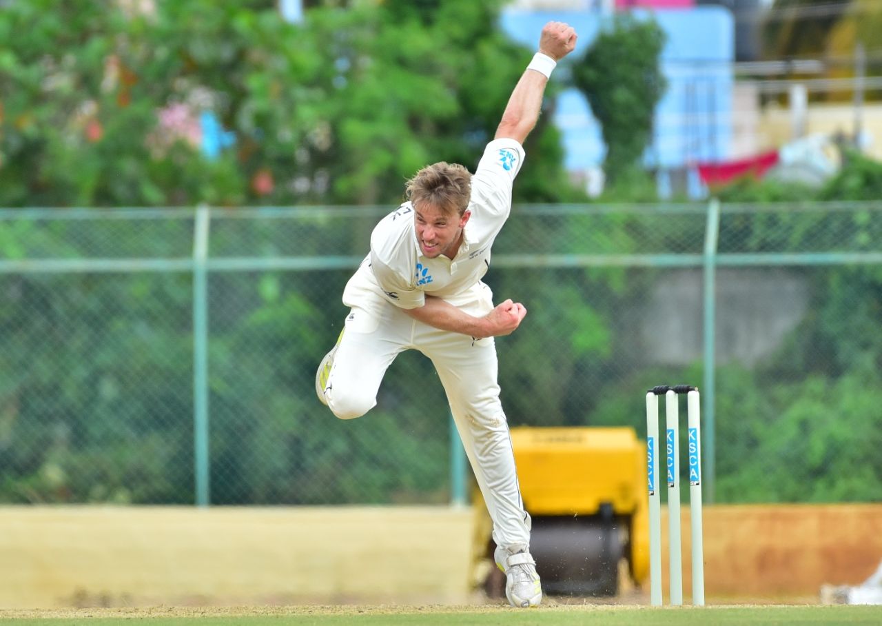 Logan van Beek sends one down, India A vs New Zealand A, 2nd unofficial Test, Hubballi, 2nd day, September 9, 2022